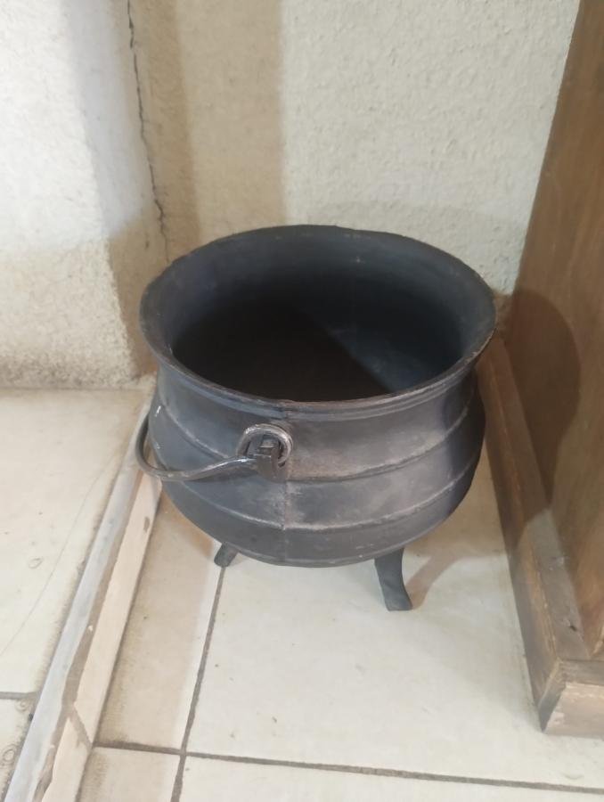 Olla Hierro Fundición 3 Patas 6 Litros