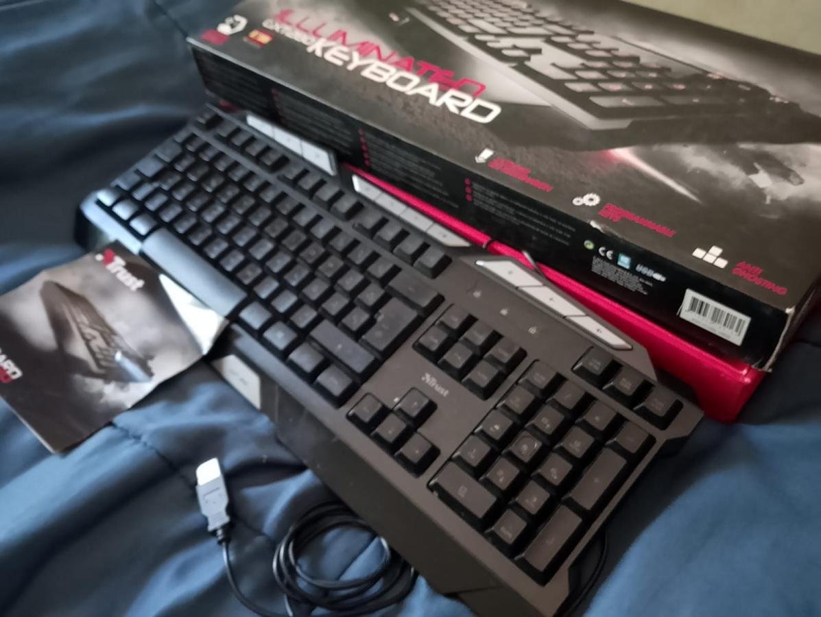 Teclado Trust GXT 280 Illuminated Teclado Trust GXT 280 Illuminated